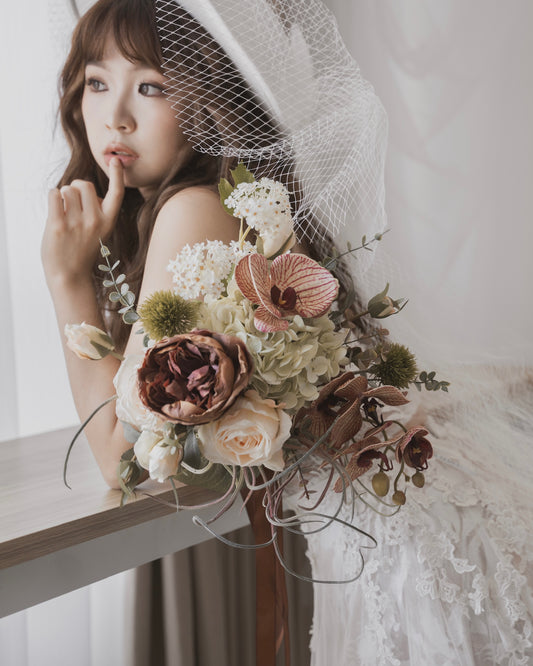 🤎玫瑰蝴蝶蘭小拖尾高像真仿真花花球+新郎襟花🤎  Rose and Orchid Small Bridal Bouquets + groom's boutonnière